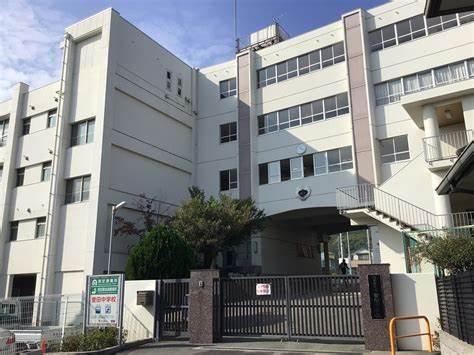 羽曳野市古市7丁目の土地(羽曳野市立誉田中学校)