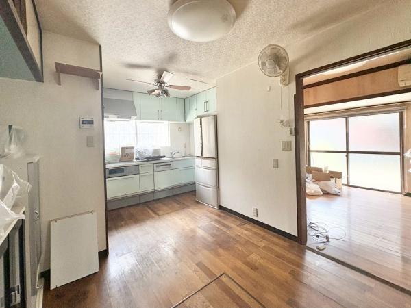 堺市西区草部の中古一戸建て(リビング)