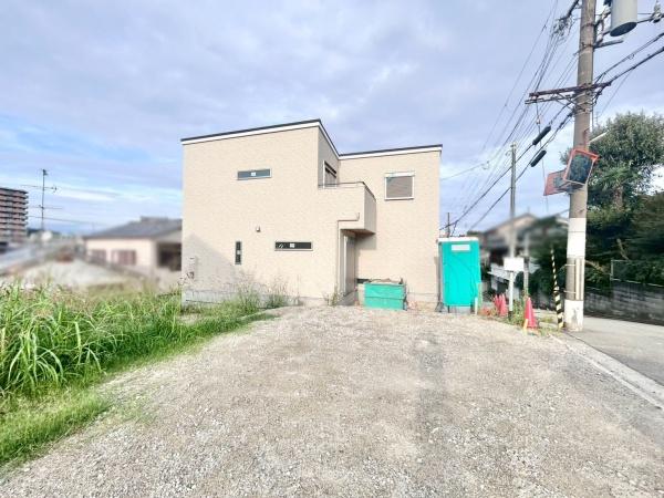 堺市西区上野芝向ヶ丘町2丁の新築一戸建(前面道路含む現地写真)
