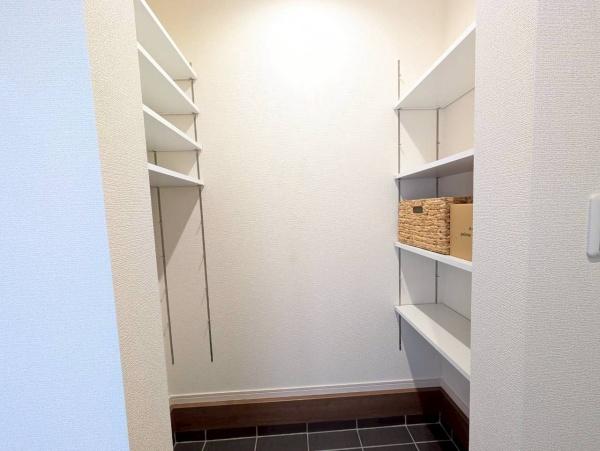 堺市北区野遠町の新築一戸建(収納)