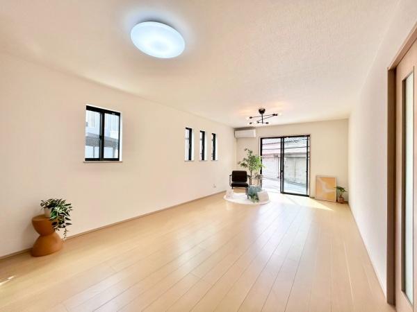 堺市東区日置荘西町1丁の新築一戸建(リビング)