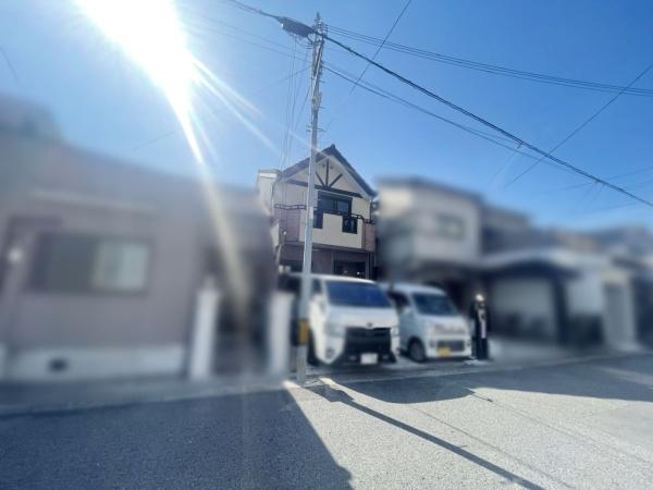 堺市堺区神保通の中古一戸建て(前面道路含む現地写真)