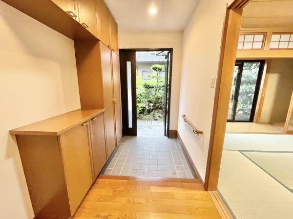 堺市東区中茶屋の中古一戸建て(玄関)