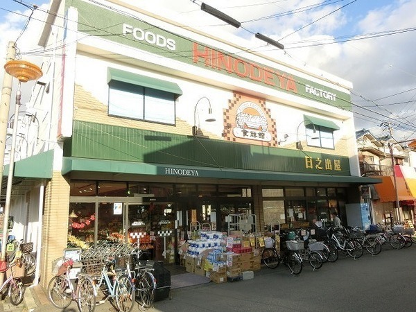 湊マンション(日之出屋御陵前店)
