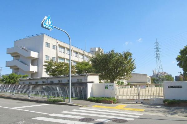 少女の赤い帽子泉北深井(堺市立八田荘中学校)