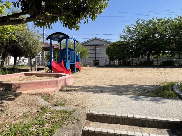 少女の赤い帽子泉北深井(八田南之町公園)