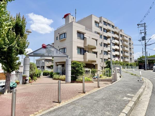 少女の赤い帽子泉北深井