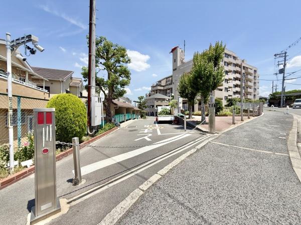 少女の赤い帽子泉北深井