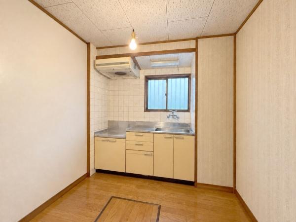 寝屋川市上神田２丁目の中古テラスハウス