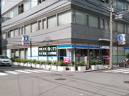シャルマンコーポ中津(ローソン+ドラッグミック中津一丁目店)