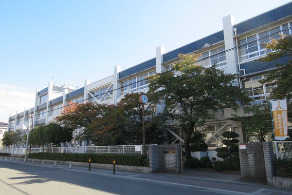 寝屋川市太秦中町の土地(寝屋川市立第一中学校)