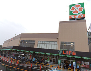 【エバーグリーン淀川4号館】(ライフ東淡路店)