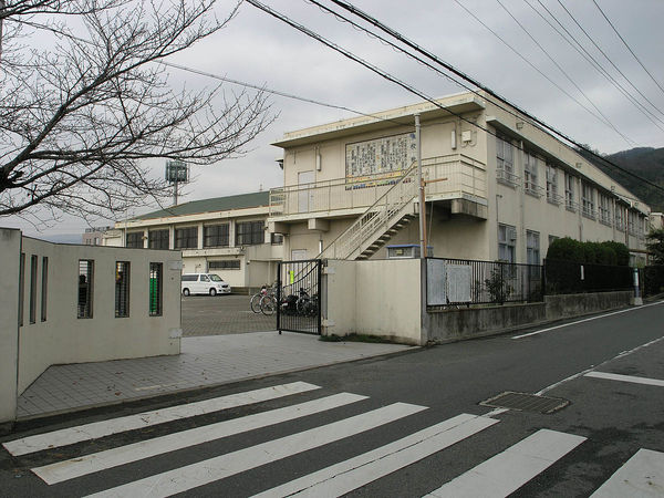 八尾市垣内1丁目の中古一戸建て(八尾市立南高安小学校)