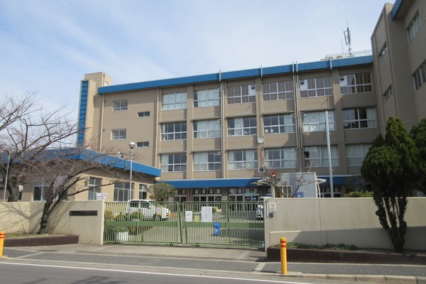 摂津市新在家１丁目の中古一戸建て(摂津市立鳥飼北小学校)