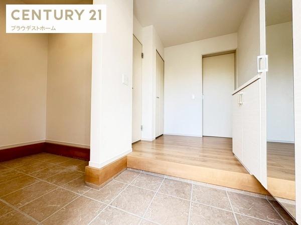 豊中市利倉2丁目の新築一戸建(玄関)