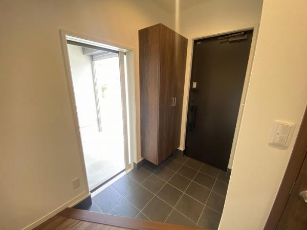 東大阪市御厨南2丁目の中古一戸建て(玄関)