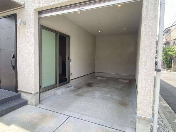 東大阪市御厨南2丁目の中古一戸建て(駐車場)