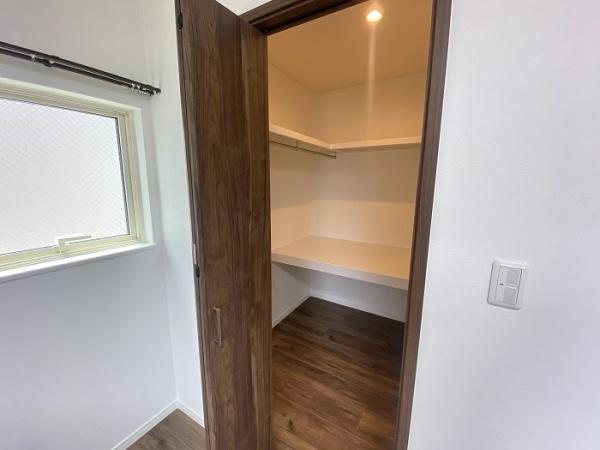 東大阪市御厨南2丁目の中古一戸建て(収納)