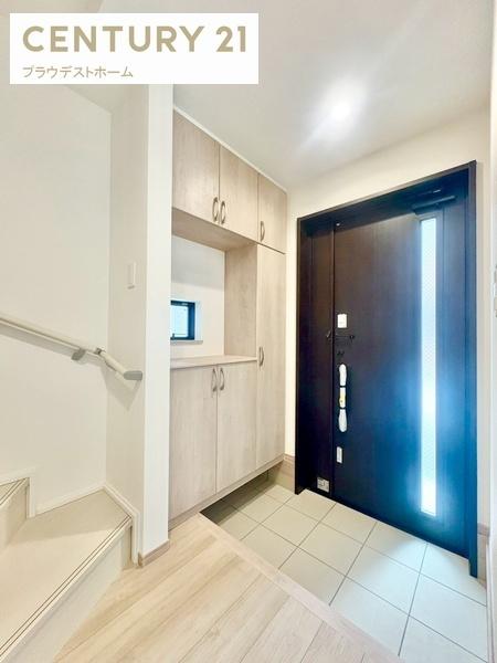 東大阪市大蓮東2丁目の新築一戸建(玄関)