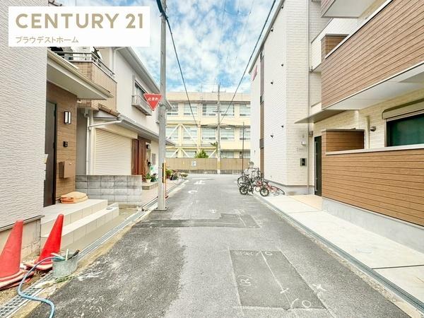 東大阪市大蓮東2丁目の新築一戸建(前面道路含む現地写真)