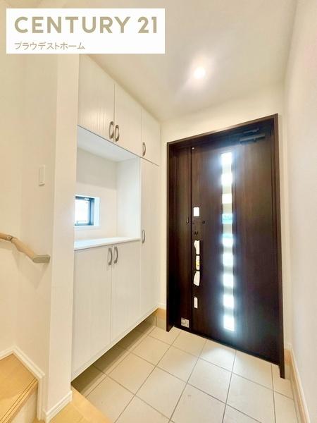 東大阪市大蓮東2丁目の新築一戸建(玄関)