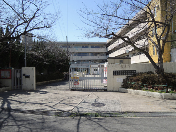 空ビル桃山台・店舗・事務所・熊野３道路幅員13ｍ(吹田市立千里新田小学校)