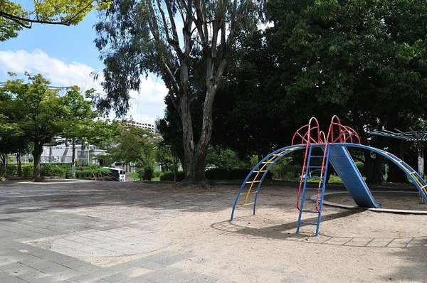 空ビル桃山台・店舗・事務所・熊野３道路幅員13ｍ(もものき公園)