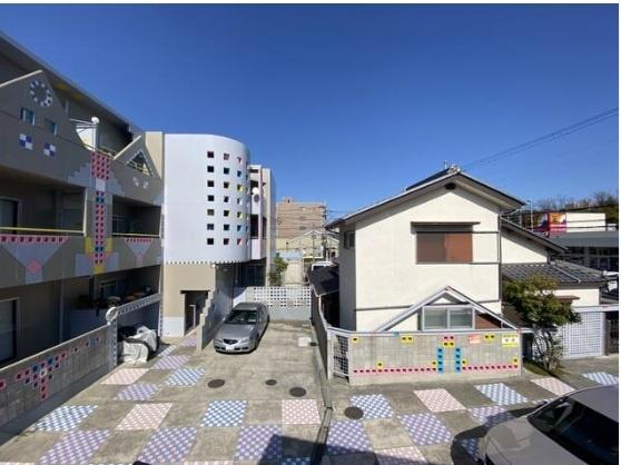 クリスタルアレイ・RC造お洒落な3階建居宅付