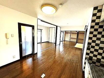 クリスタルアレイ・RC造お洒落な3階建居宅付