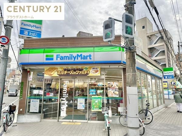 ブランズタワー梅田　Ｎｏｒｔｈ(ファミリーマート中津三丁目店)
