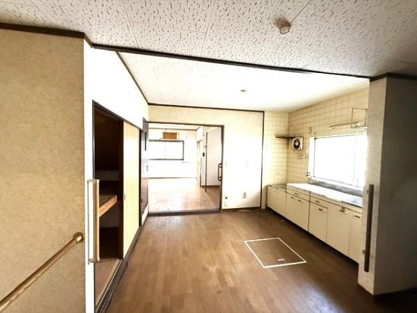 店舗付住宅・店舗＋車庫33坪付