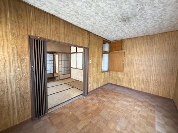 店舗付住宅・店舗＋車庫33坪付