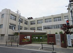 クレアシティ鶴見花博通り(大阪市立鶴見小学校)