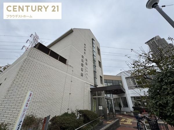 枚方市楠葉丘１丁目の新築一戸建(枚方市立楠葉図書館)