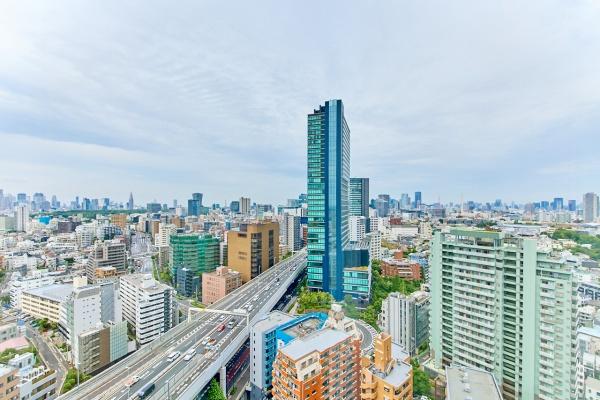 クロスエアタワー