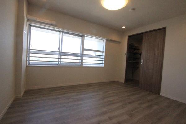 パレス三條(洋室)