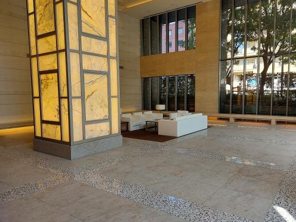 クロスエアタワー