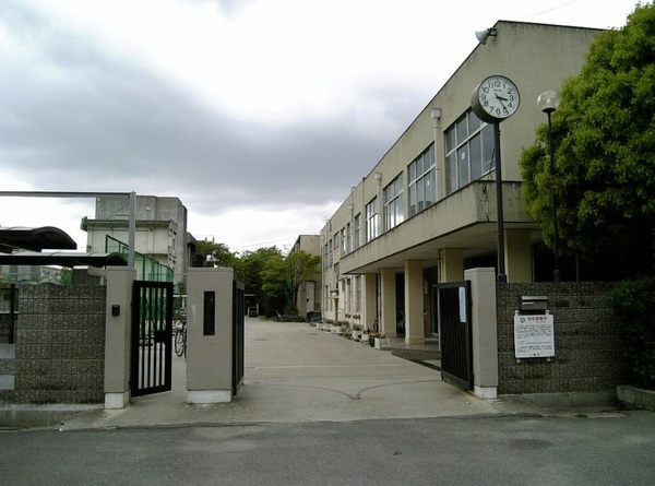 八尾市南木の本7丁目の中古一戸建て(八尾市立大正中学校)
