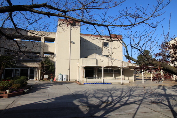 八尾市北木の本3丁目の土地(八尾市立龍華小学校)