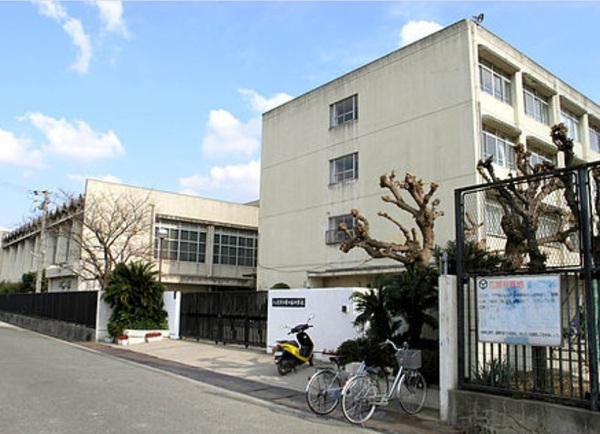 八尾市八尾木3丁目の土地(八尾市立曙川南中学校)