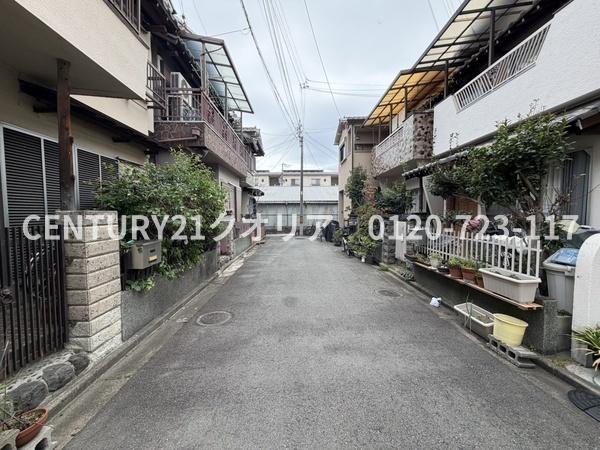 八尾市旭ケ丘1丁目の中古一戸建て(前面道路含む現地写真)