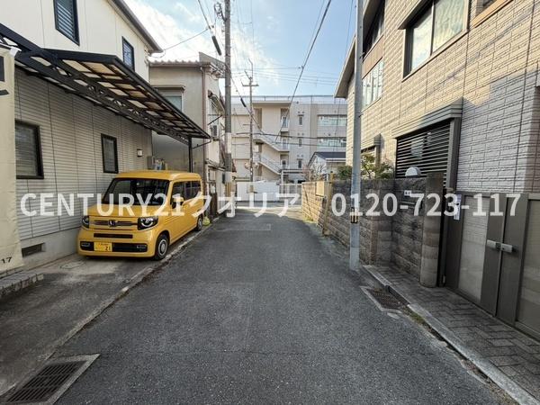 八尾市山本町南7丁目の中古一戸建て(前面道路含む現地写真)