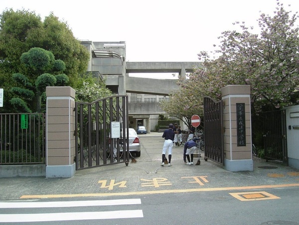 八尾市安中町５丁目の中古一戸建て(八尾市立成法中学校)