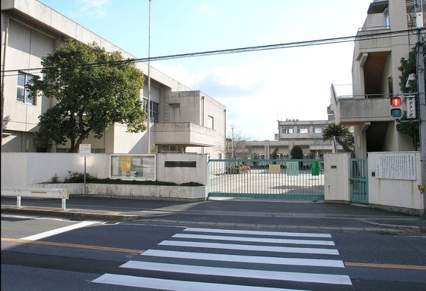 八尾市田井中４丁目の土地(八尾市立志紀中学校)