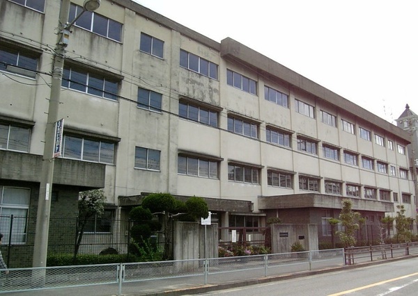 八尾市久宝寺４丁目の中古一戸建て(八尾市立久宝寺中学校)
