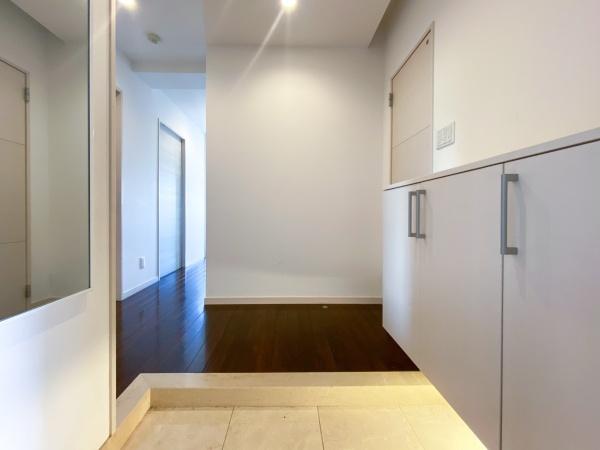 ミルコマンション宜野湾大山ビュー(玄関)