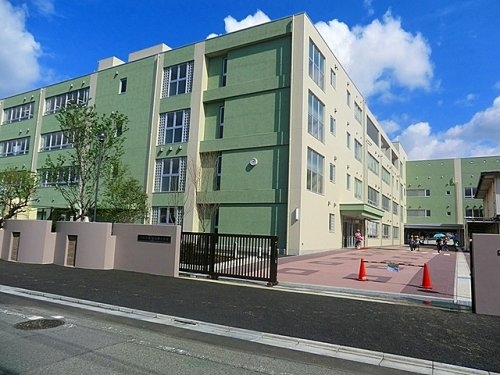 川崎市高津区北見方2丁目の中古一戸建て(川崎市立東高津小学校)
