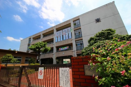 川崎市宮前区西野川1丁目の中古一戸建て(川崎市立野川中学校)