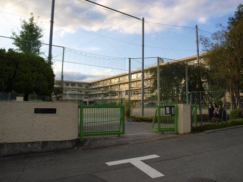 鶴川ハイツ(町田市立鶴川第二中学校)