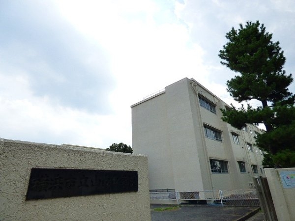 たまプラーザ団地５街区９号棟(横浜市立美しが丘中学校)